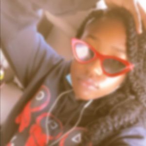 Meet your Posher, Kanella